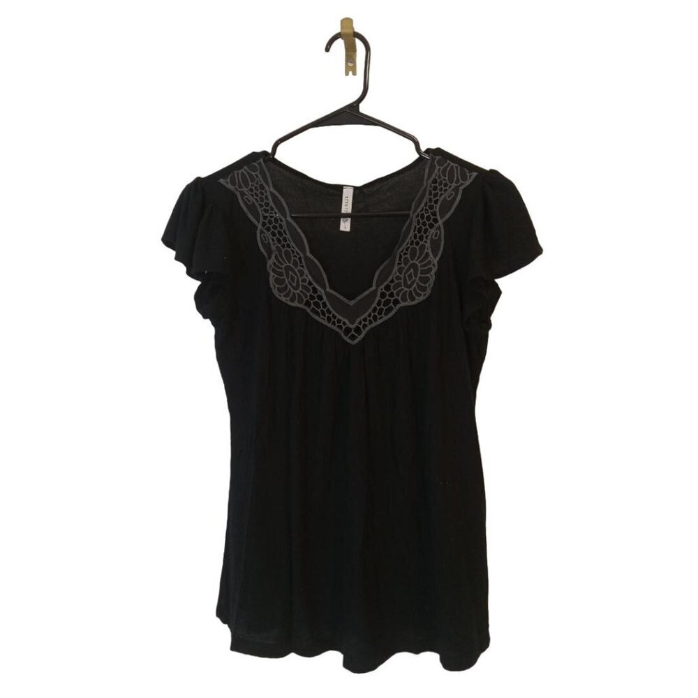 Full Tilt Top Girls Size Large Black Neckline Design Has Small Hole In Front